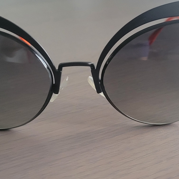 100% Authentic Fendi Cat-Eye Sunglasses - Picture 3 of 9